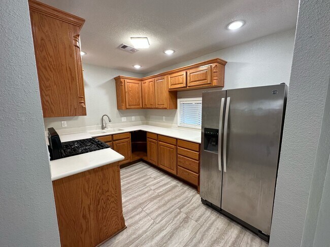 Foto del edificio - 5407 Menard Ave