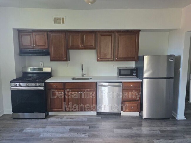 Foto del edificio - 621-623-623 Lincoln Ave