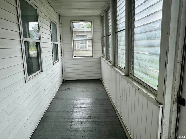 Building Photo - 2709 6th Ave
