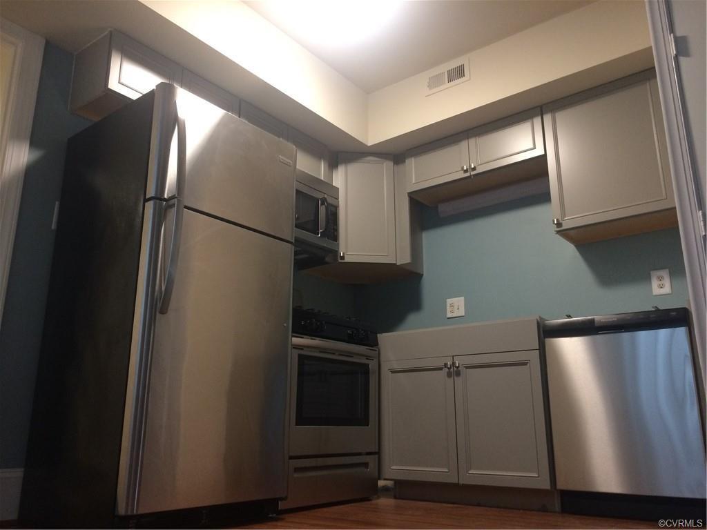 Primary Photo - 4 N Auburn Ave