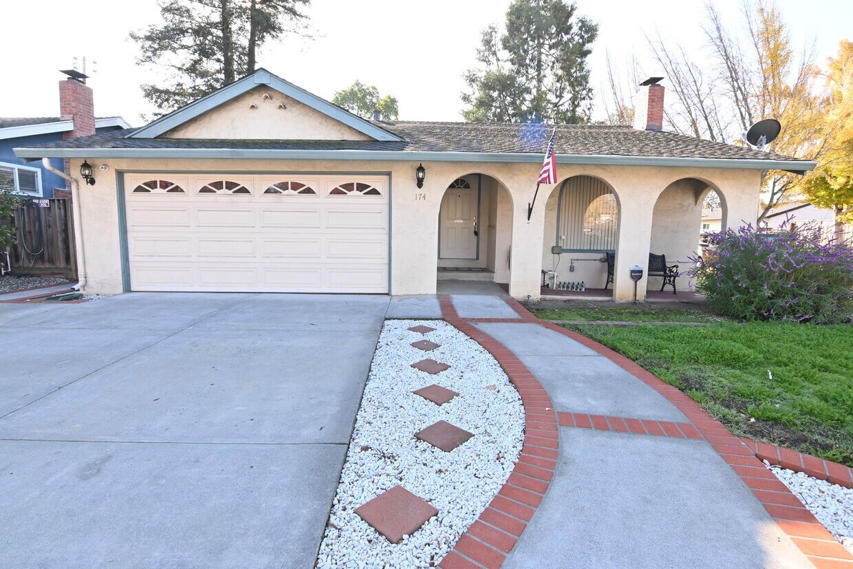 Beautiful 4 bedroom 2 bathroom home for the New Year! - Charming 4-Bedroom 2 bath 2 car garage Home in desirable San Jose Neighborhood