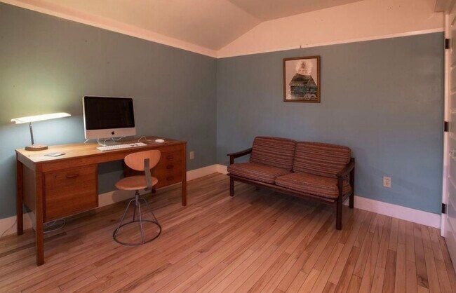 Dormitorio/estudio en la planta superior - 305 25th Street