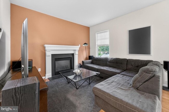 Building Photo - 33 Lindley Dr