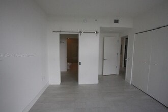 Building Photo - 2000 Metropica Wy