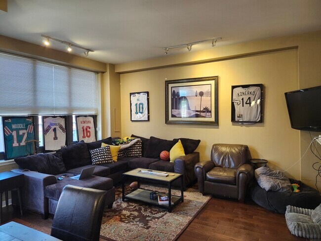 Foto del edificio - 3140 N Sheffield Ave