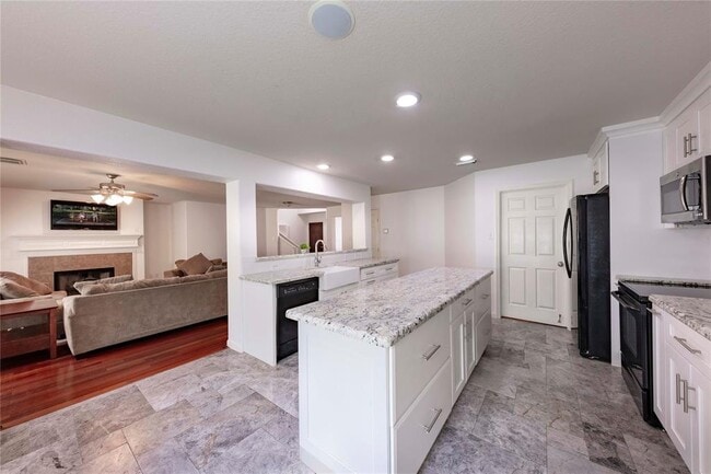 Building Photo - 13907 Bonnetbriar Ln