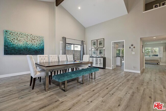 Foto del edificio - 10754 Garland Dr