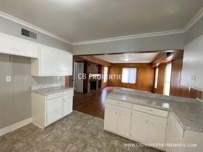 Building Photo - 4320 Bishop Hills Dr