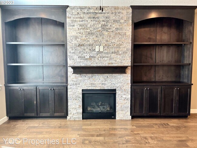 Foto del edificio - 4 br, 3 bath House - 4245 NW Sage Loop