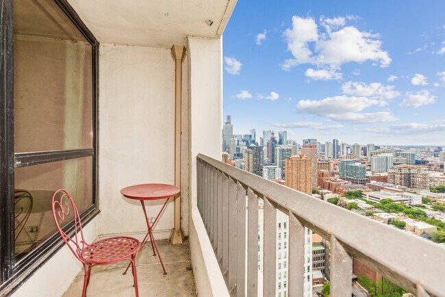 Foto del edificio - 1030 N State St