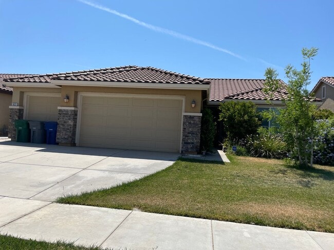 Building Photo - Coming Soon – Beautiful 4 Bedroom, 3 Bathr...