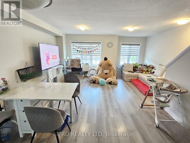 Photo du bâtiment - 311-311 Woolwich St