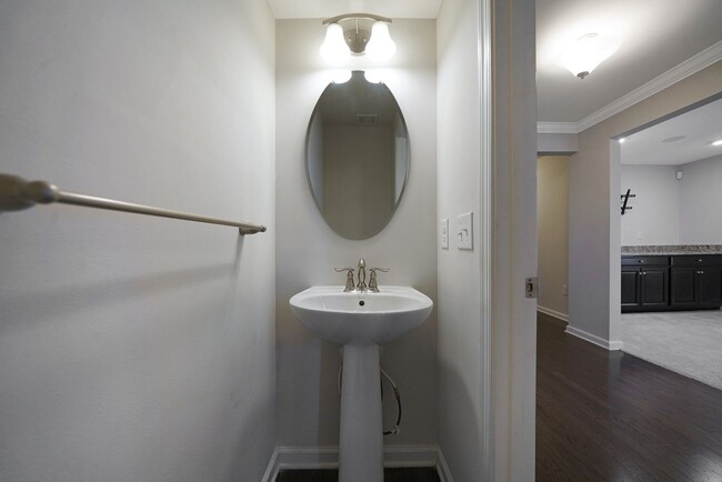 Building Photo - Luxury 3 Bedroom 4 Bath Townhome in Atwate...