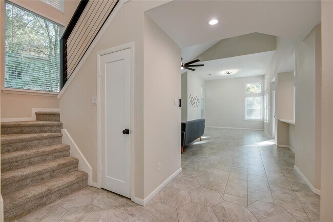 Building Photo - 27 Shallow Pond Pl