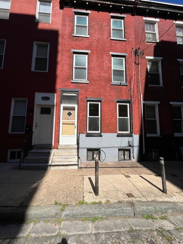 Spacious 4BD / BA House in Franklintown! House Rental in Philadelphia