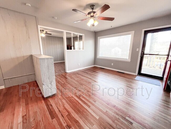 Building Photo - 204 N Kendall Dr