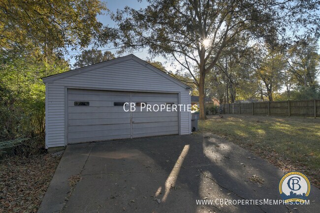 Foto del edificio - 3725 Briar Rose Rd