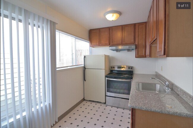 Kitchen 2 - 238 12th Ave