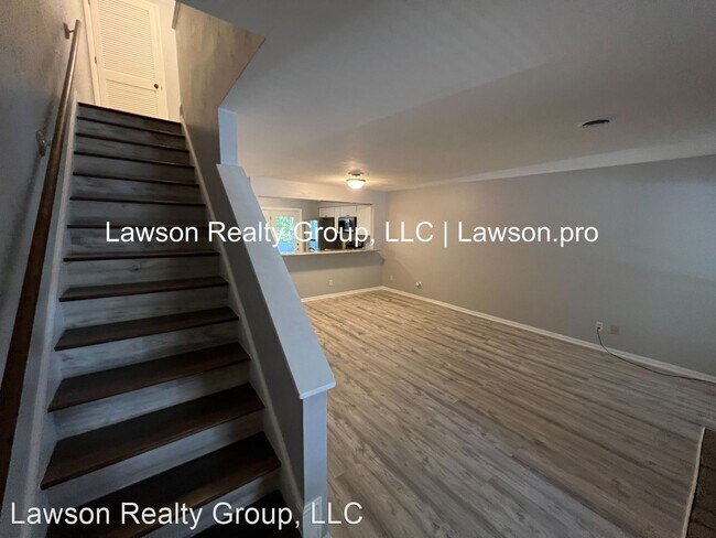 Building Photo - 2 br, 1.5 bath House - 7203 Woods Crossing...