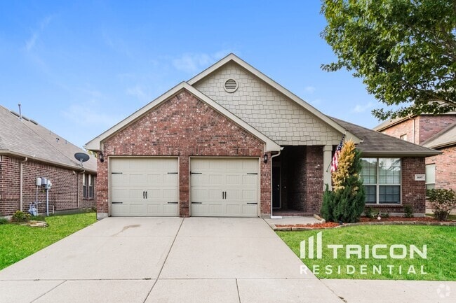 Building Photo - 307 Hawthorn Dr