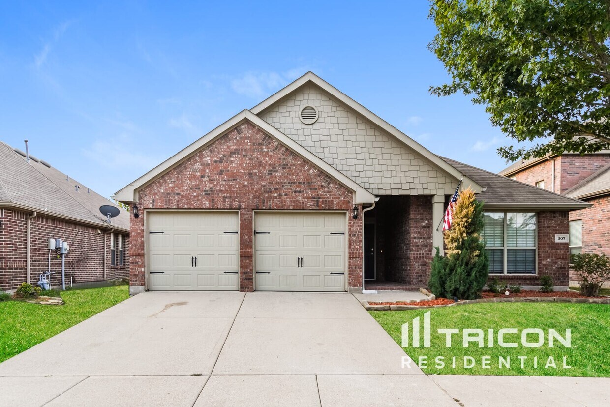 Primary Photo - 307 Hawthorn Dr