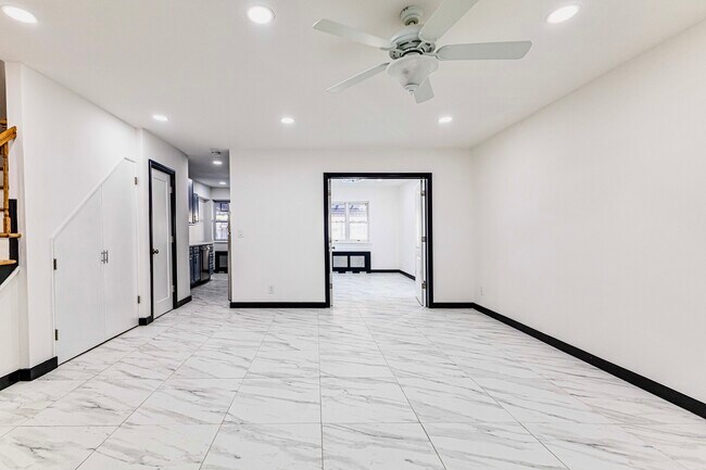 Building Photo - 2545 E 27th St