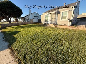 Building Photo - 1205-1205 1/2 2nd Ave