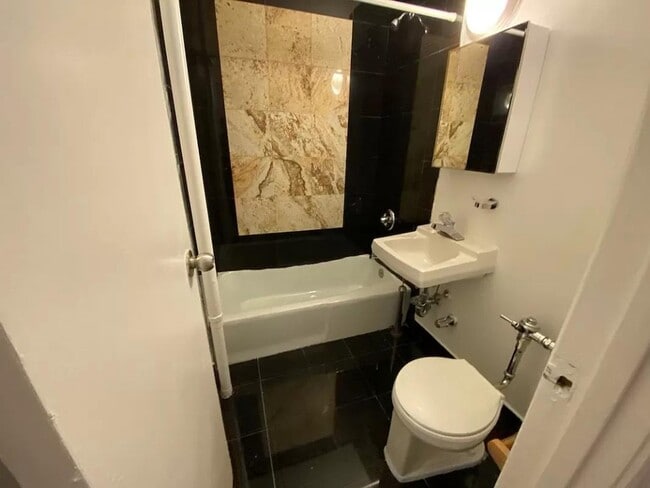 Building Photo - 416 Lafayette St