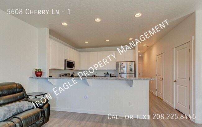 Building Photo - 5608 Cherry Ln