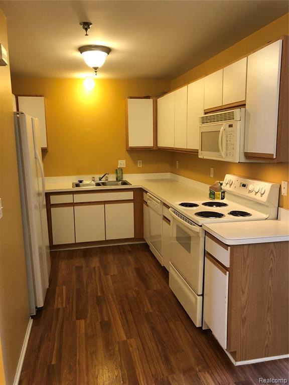 Building Photo - 23367 Grayson Dr
