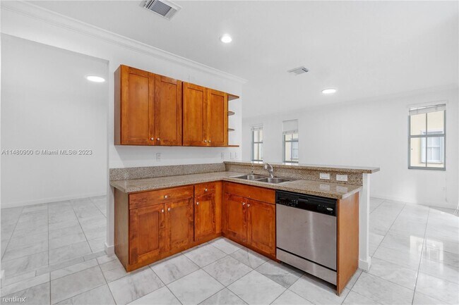 Foto del edificio - 4 br, 3.5 bath House - 10770 NW 74th Ln