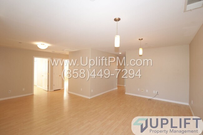 Foto del edificio - 3 Bedroom 2 Bathroom LARGE YARD in Ramona