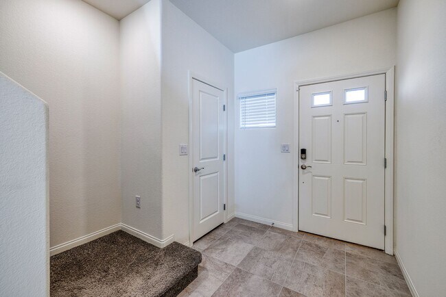 Foto del edificio - GENTLY USED 2024 HOME - 5 BEDROOMS WITH A FINISHED BACKYARD