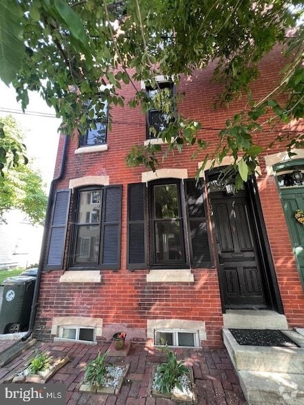 Building Photo - 105 W Union St