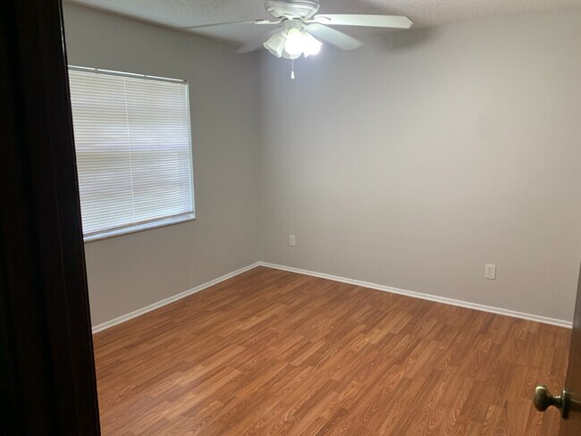 Foto del edificio - 1395 Dexter Dr N