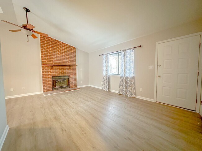 Foto del edificio - 3 Bedroom/2Bath Ranch inside Lake Monticello Community