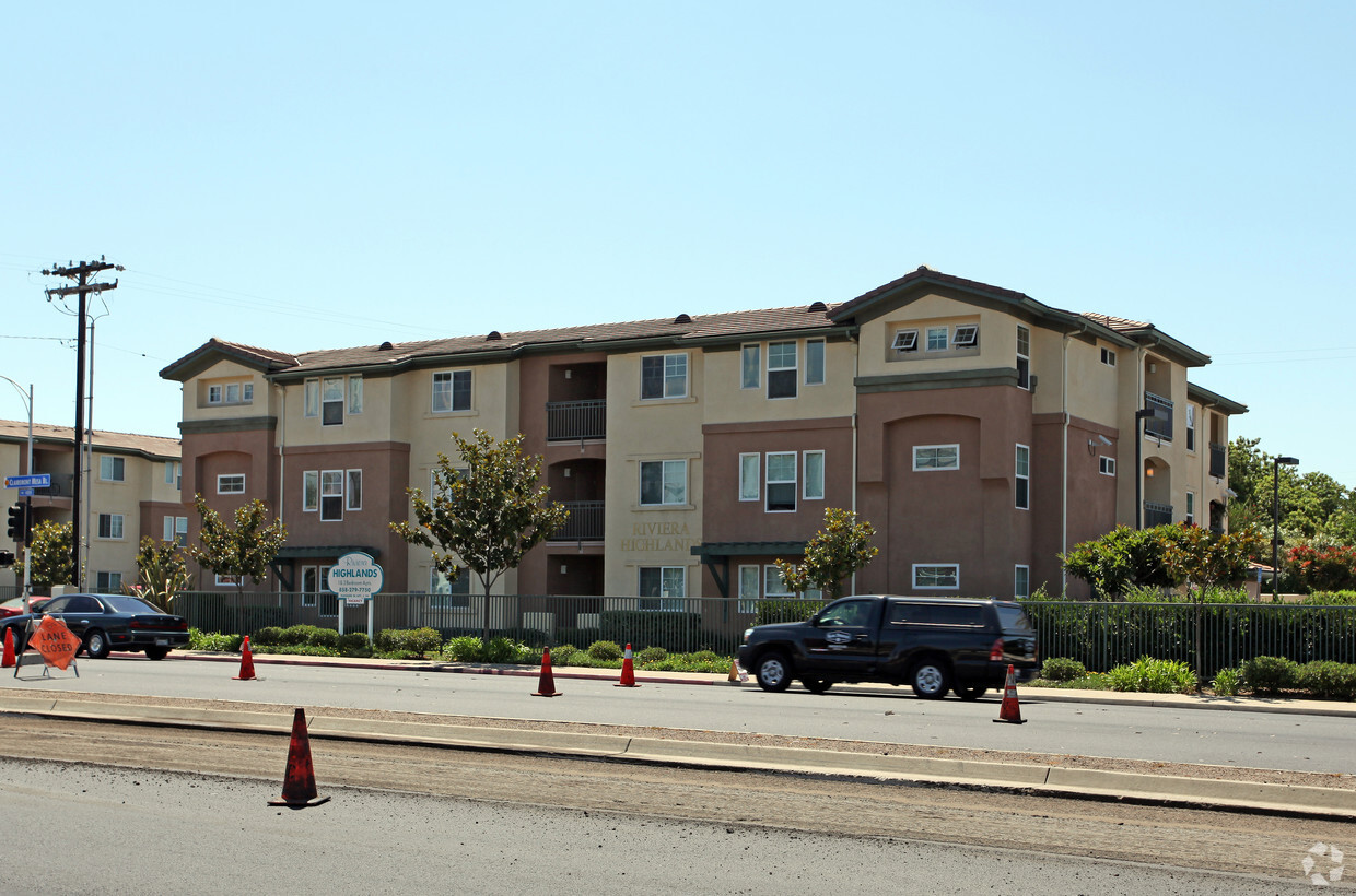 Building Photo - Riviera Highlands