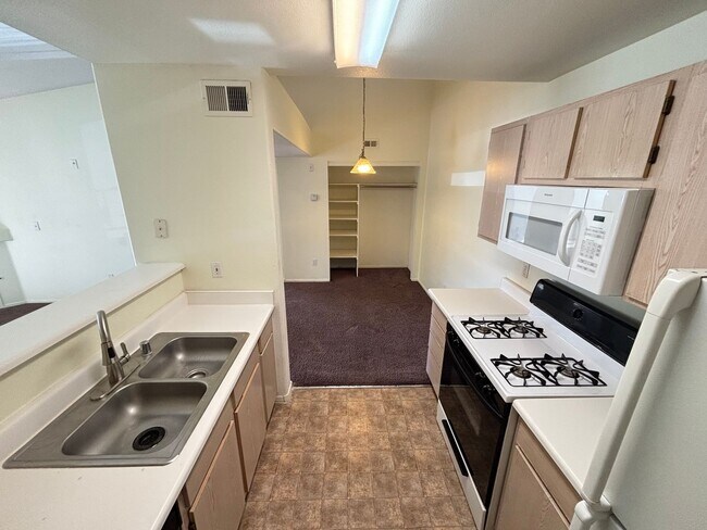 Foto del edificio - Fabulous1BED/2BATH Condo located in Spring Valley Area  — Enjoy Rent-Free Holidays!