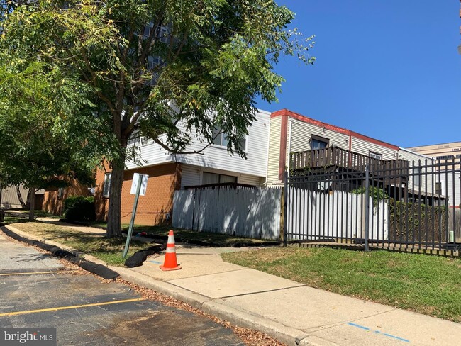 Foto del edificio - 328 Compton Ct