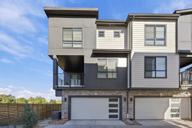 Foto del edificio - $2,450.00 2 bed, 2.5 bath located in Denver with Central AC, and In Unit Laundry!