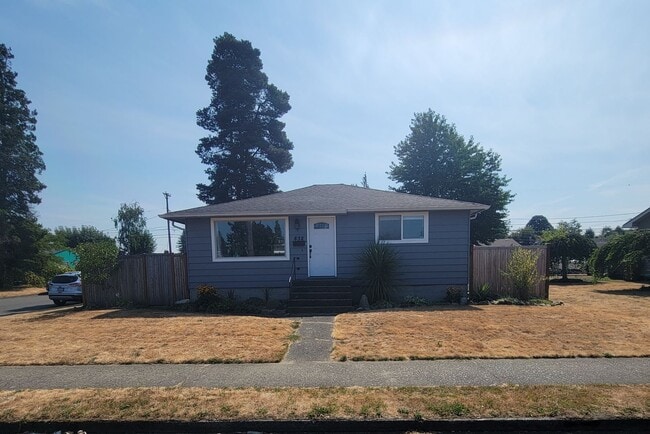 Building Photo - Beautifully updated 2 bedroom 1 bath home