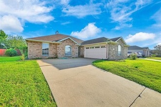 Building Photo - 3115 Creekside Dr