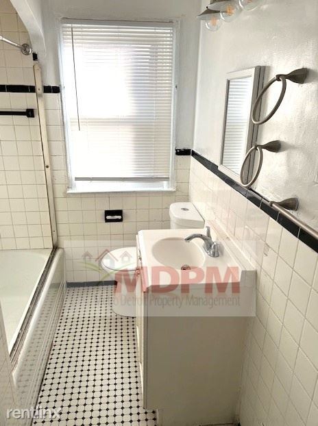 Building Photo - 3 br, 1 bath House - 15686 Saratoga St