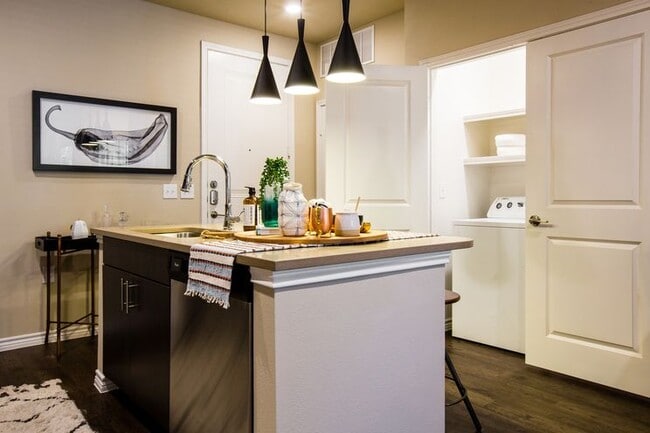 Foto del edificio - 13010 Ridgeline Blvd