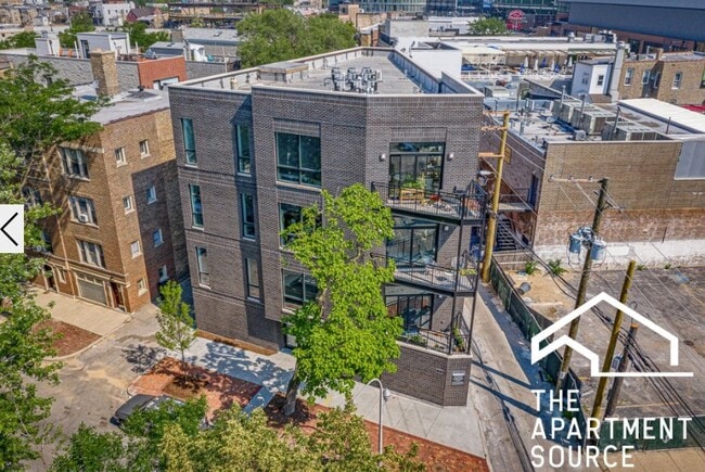 Photo - 1050 W Cornelia Ave Apartment