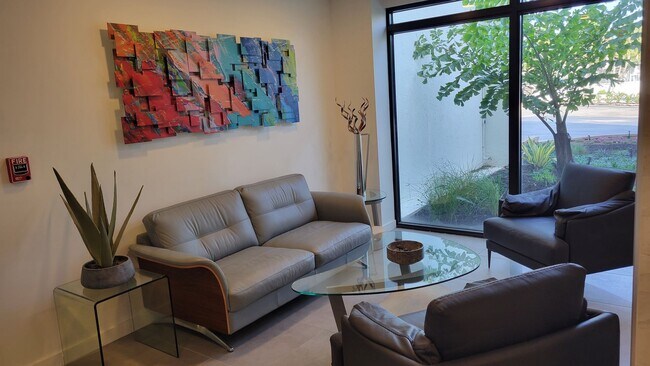 Building Photo - Annual turnkey furnished  2/2 condo on Sie...