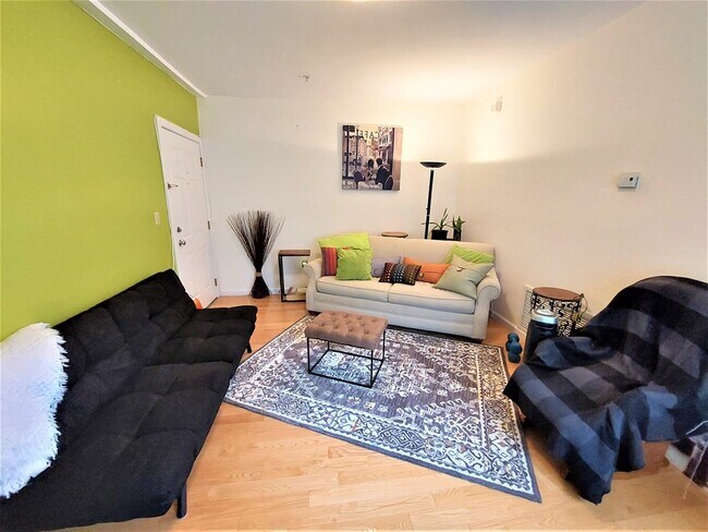 Building Photo - 49 Cedar St