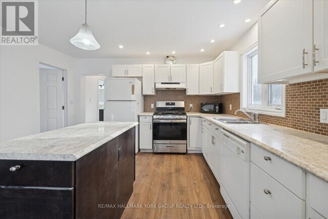 Photo du bâtiment - 27008 Kennedy Rd