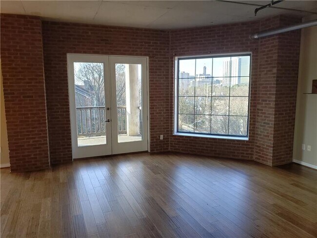 Building Photo - 395 Central Park Cir NE