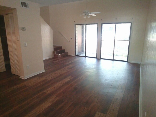 Building Photo - Spacious 2 bedroom 2 bath with bonus room